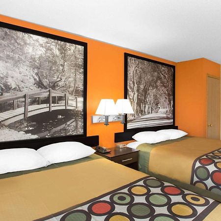 Super 8 By Wyndham Clive Ia Motel Buitenkant foto