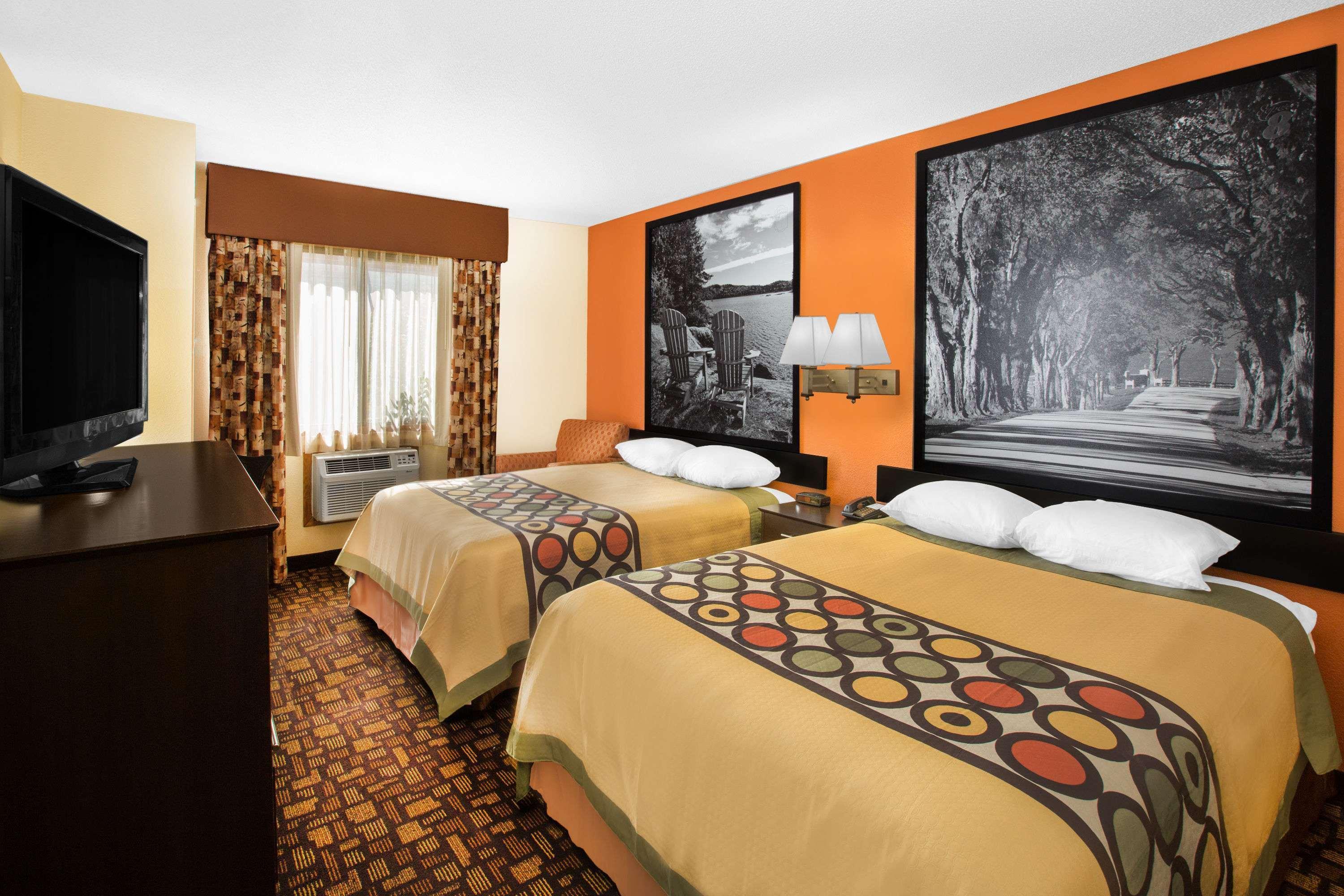 Super 8 By Wyndham Clive Ia Motel Buitenkant foto