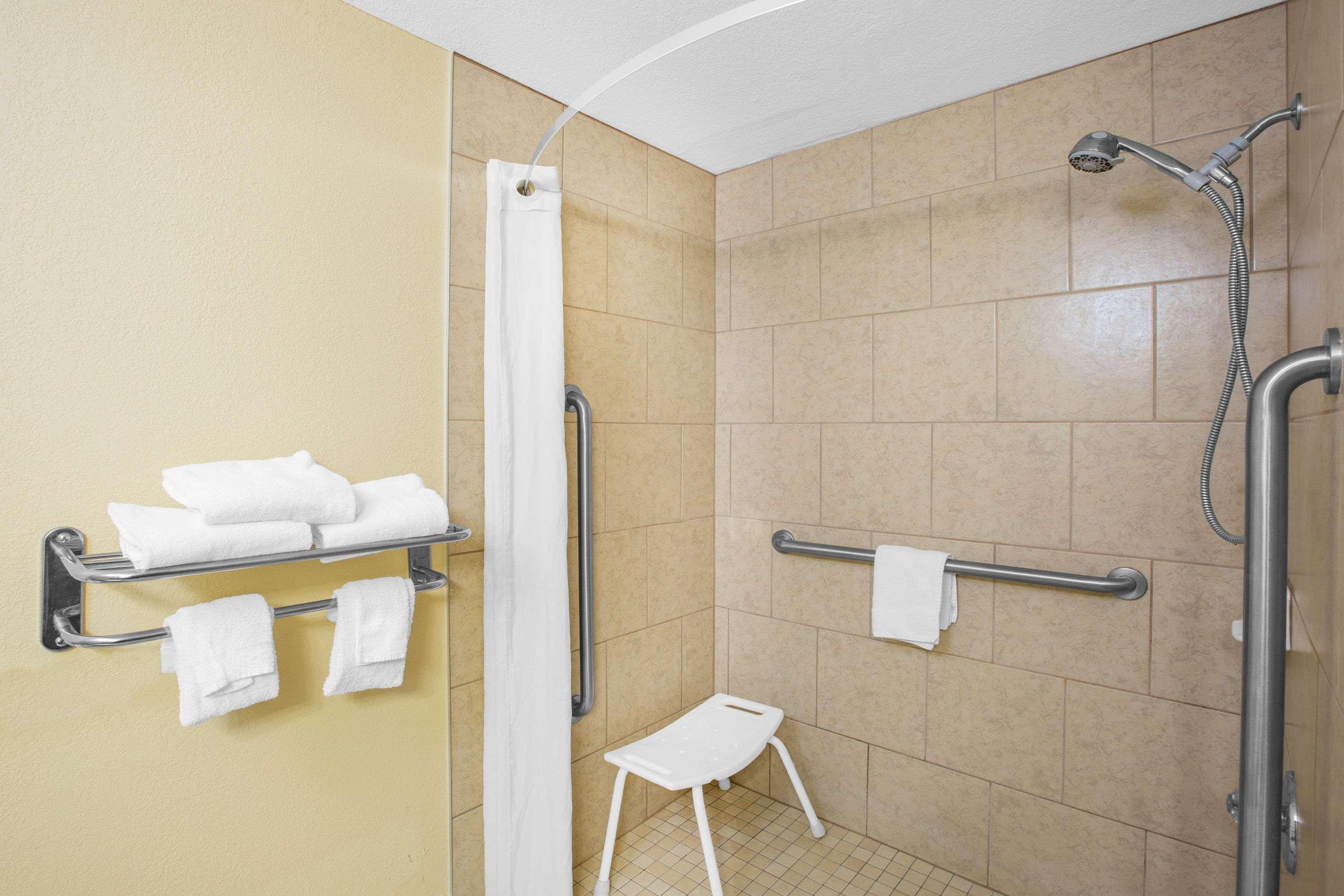 Super 8 By Wyndham Clive Ia Motel Kamer foto