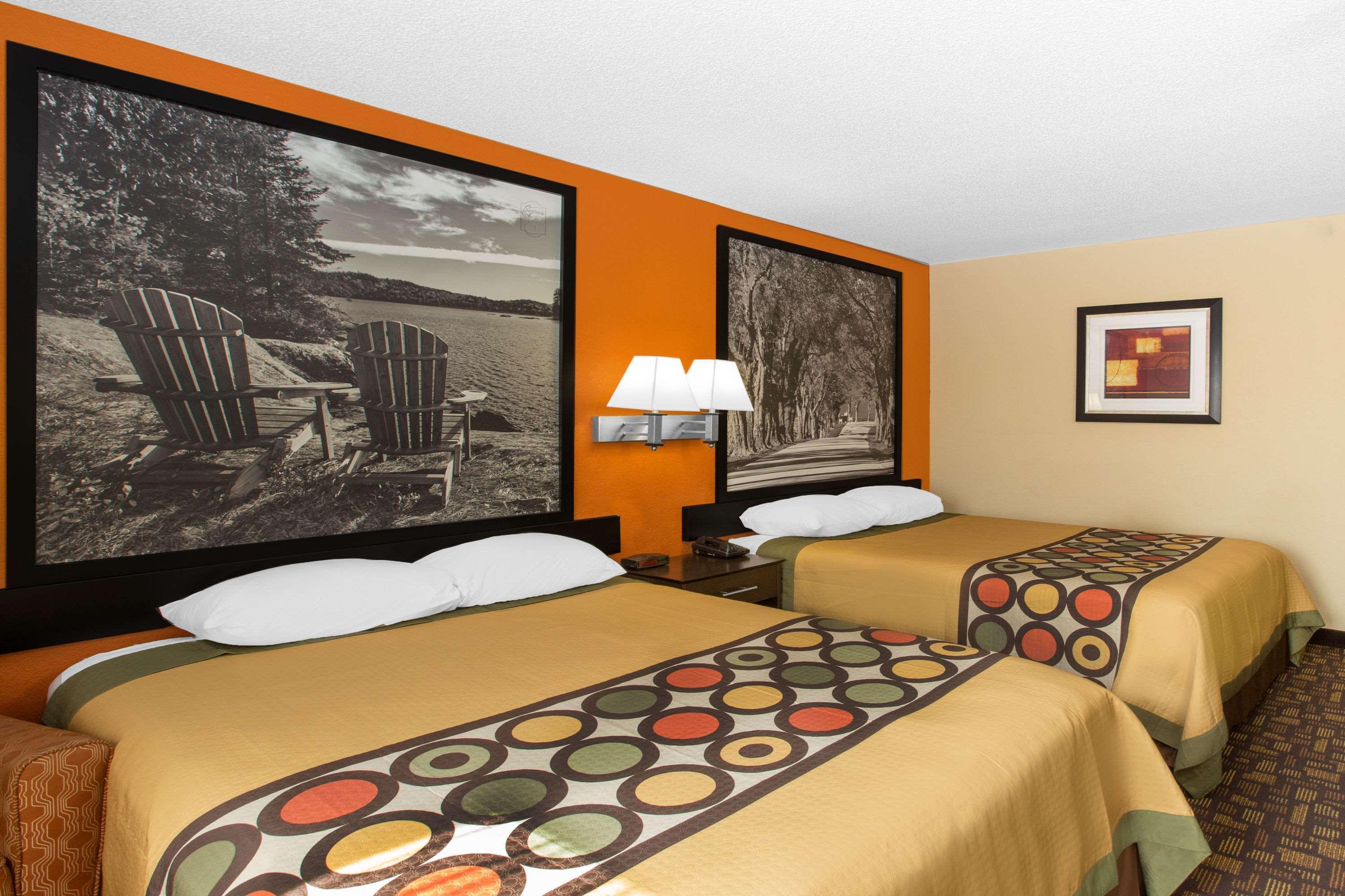 Super 8 By Wyndham Clive Ia Motel Buitenkant foto