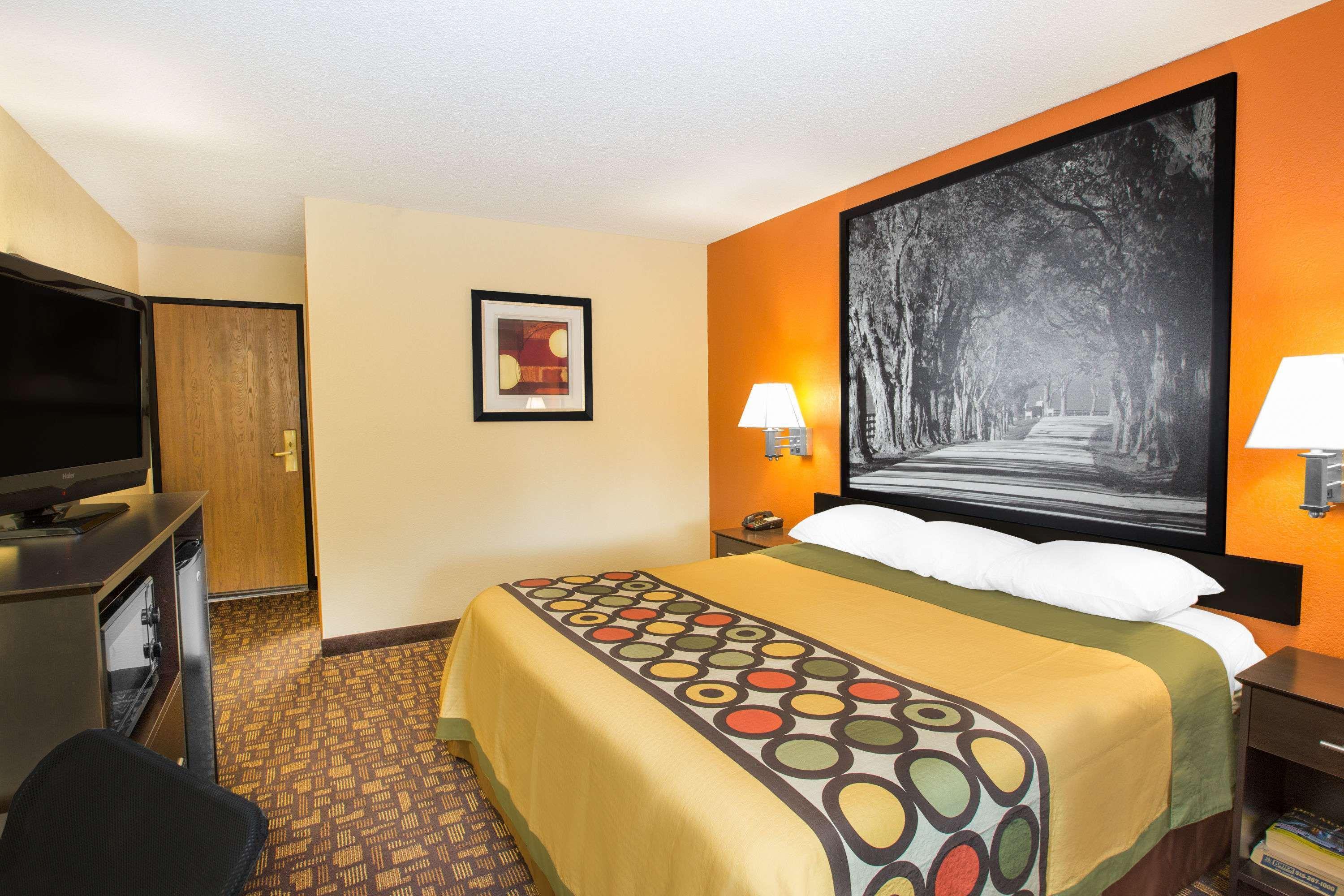 Super 8 By Wyndham Clive Ia Motel Buitenkant foto