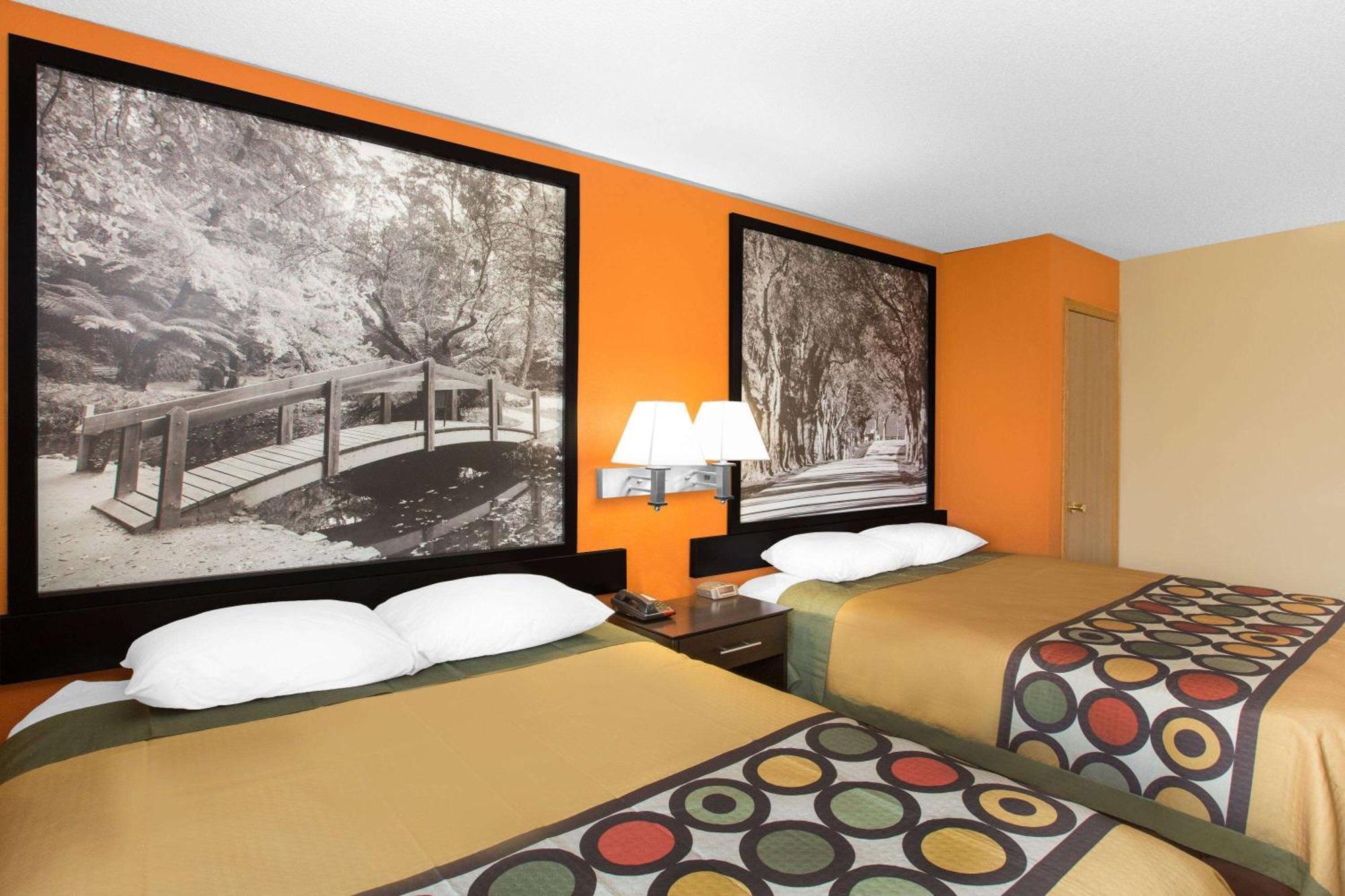 Super 8 By Wyndham Clive Ia Motel Buitenkant foto