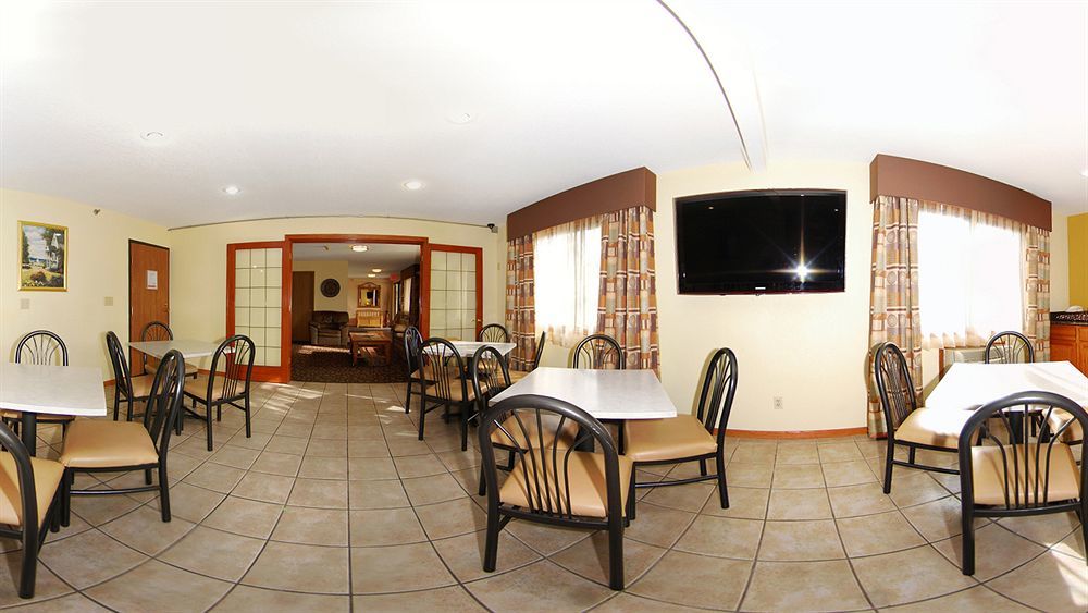 Super 8 By Wyndham Clive Ia Motel Buitenkant foto