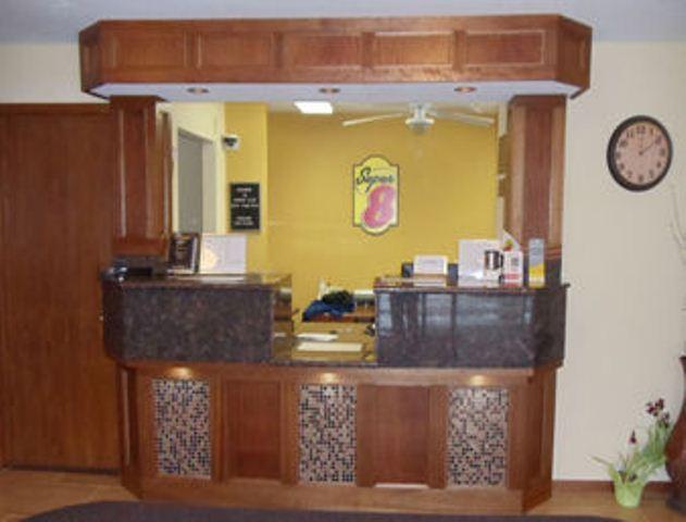 Super 8 By Wyndham Clive Ia Motel Buitenkant foto